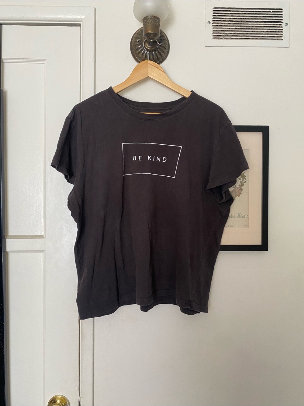 “Be kind” graphic tee